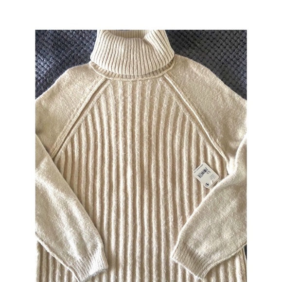 NWT. Free People Big City Turtleneck - Picture 7 of 14
